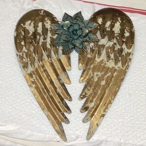 Metal wings decor